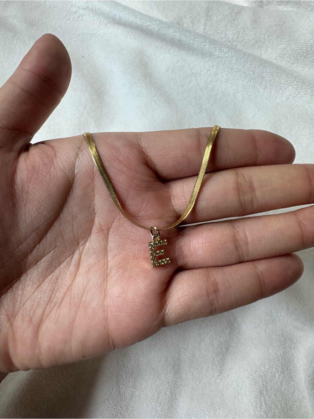 Y2K Gold-Tone Initial 'E' Pendant Necklace